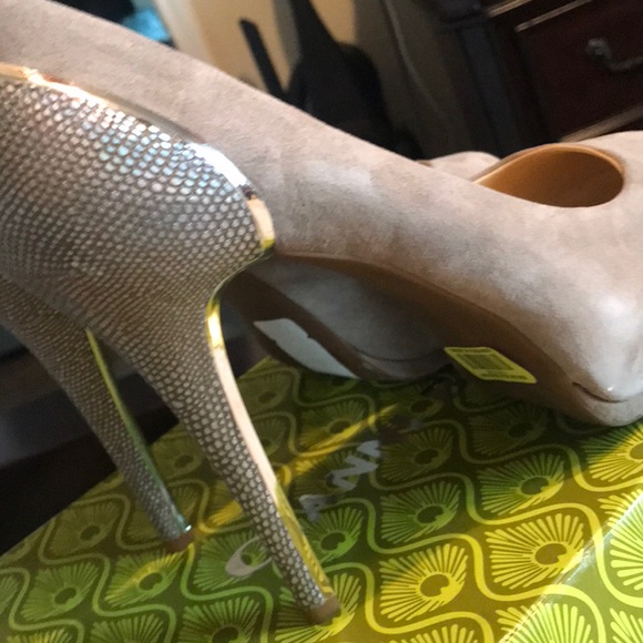 Pumps - Picture 3 of 3